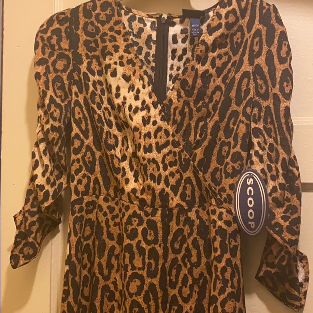 Scoop Leopard Ruched Sleeve Ruffle Dress - Picture 3 of 6